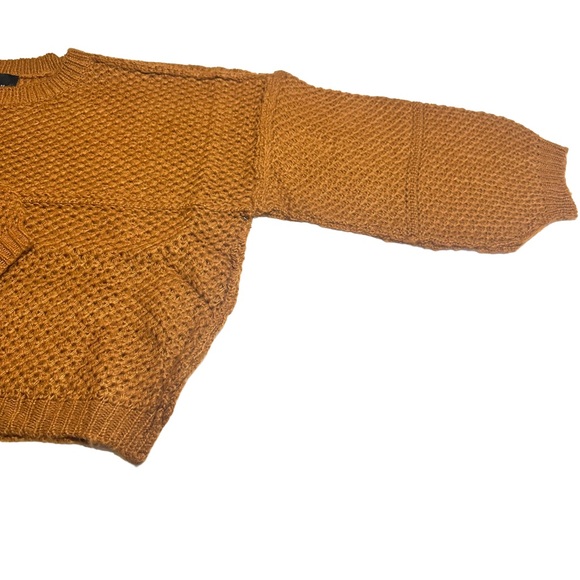 LUMIERE ACRYLIC SWEATER WITH DROP SHOULDER CROPPED STYLE LONG SLEEVE SIZE MEDIUM - Picture 4 of 8